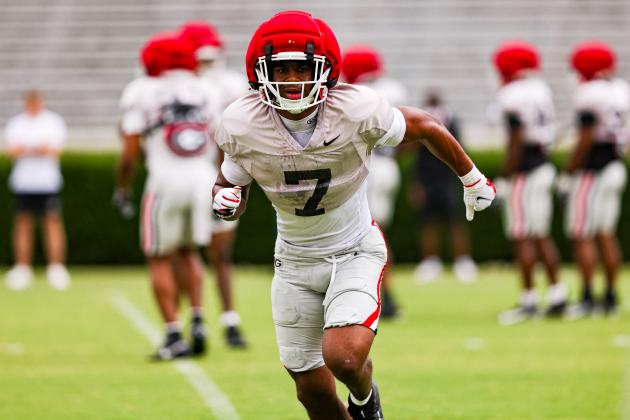 Clemson safety transfer Khalil Barnes closes in on the play, ready to make a stop. TONY WALSH/UGA Athletics