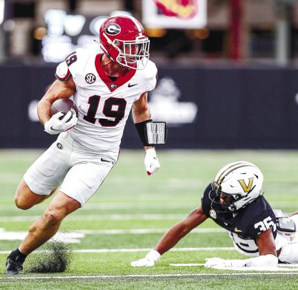 Georgia tight end Brock Bowers (19) runs past a defender and picks up yards after the catch against Vanderbilt. TONY WALSH/UGA Athletics