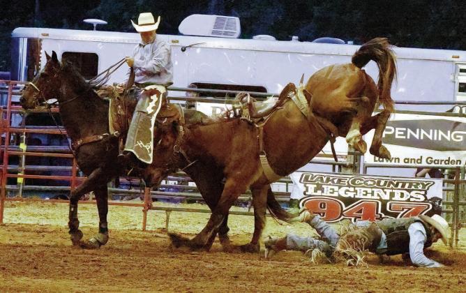 A wrangler tries to rope a bull. (LEIGH LOFGREN/Staff)