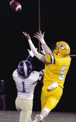 Gatewood senior Blake Callaway (5) made the catch to give the Gators a great scoring position near the end of the first quarter. IAN TOCHER/Staff