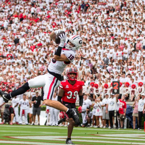 London Humphreys (16) elevates to haul in a pass from Georgia quarterback Gunner Stockton. SKYLA MORRIS/Staff 