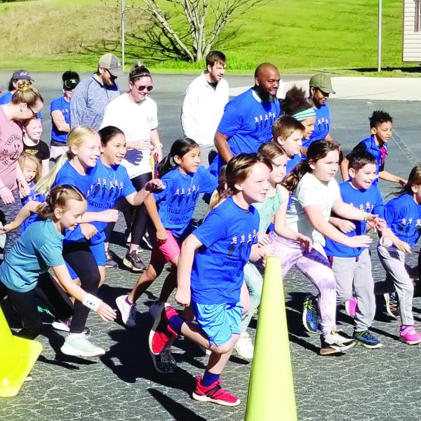 With many wearing “Seuss on the Loose” t-shirts, runners explode off the start of a recent Seuss Fun Run at Putnam County Primary School. CONTRIBUTED