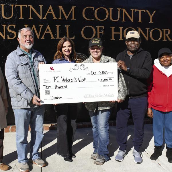 L-R: Talethia and Randy McMichael joined 100 Women Who Care Lake Country Director Rebecca Prance and Veterans Wall of Honor Park administrator Nikki Barker, with Rev. Sidney Jackson, his wife, Lula, and 100WWCLC member Nancy Marshall, as the charitable organization made a $10K donation to support the downtown Eatonton park. IAN TOCHER/Staff