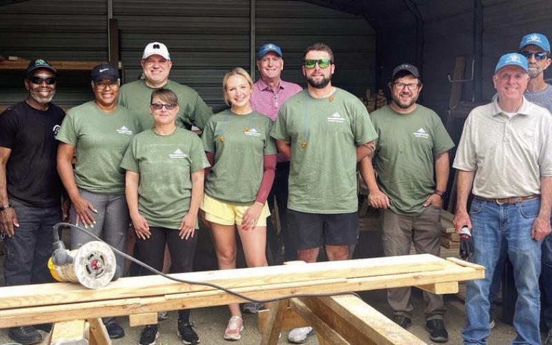 G-P employees help NHN build and deliver kids’ beds. CONTRIBUTED