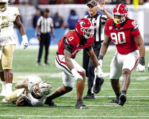 Georgia edge rusher Gabe Harris Jr. (0) celebrates after tackling Georgia Tech quarterback Haynes King for a loss. LANCE McCURLEY/Staff