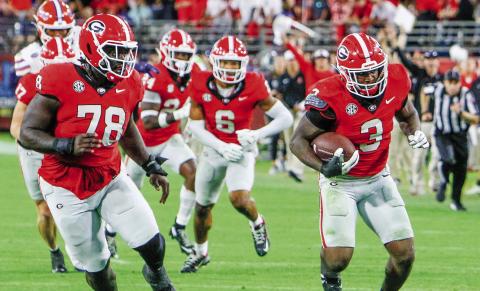 Georgia linebacker CJ Allen (3) intercepted a pass late in the fourth quarter against Florida, setting up Dwight Phillips’ first career touchdown, which put the Bulldogs up two scores. LANCE McCURLEY/Staff