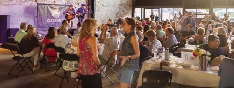 Area fat cats, big dogs gather to celebrate 25 years