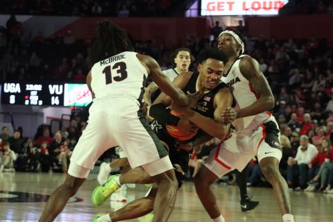 Vanderbilt’s Tyrin Lawrence (0) drives the ball inside against Georgia’s Terry Roberts (0). The former Morgan County standout totaled 15 points in the win over the Bulldogs. BRENDAN KOERNER/Staff