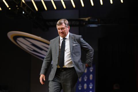 Georgia head coach Kirby Smart takes the podium in the main ballroom of the Grand Hyatt Hotel in Nashville during 2023 SEC Media Days. (Photo courtesy of the SEC)