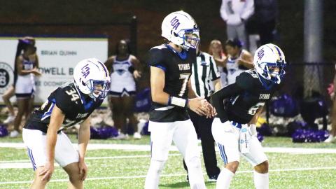 Quarterback Ike O’Neal (7) with Walker Poyner (34) and Cameron Kelley (8) in the backfield for the Titans earlier this season. BRENDAN KOERNER/Staff