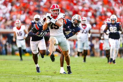 Georgia tight end Brock Bowers (19) during Georgia’s game against Auburn on Pat Dye Field at Jordan-Hare Stadium in Auburn, Ala., on Saturday, Sept. 30, 2023. (Tony Walsh/UGAAA)