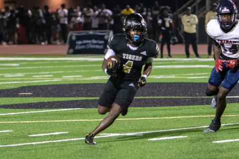 Greene County running back Travez Gibson (4) rushed for 125 yards and two touchdowns against Twiggs County. (LANCE MCCURLEY/Staff)