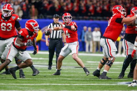 Georgia quarterback Gunner Stockton gets set to deliver a pass from the pocket. LANCE MCCURLEY/Staff