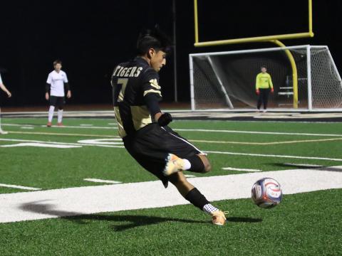 Greene County’s Levny Castillo lines up, preparing to attempt a shot on goal in a recent match. TREY NORRIS/Staff