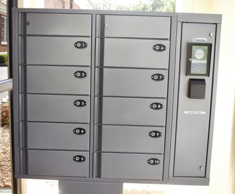 New lockers by the Eatonton-Putnam County Library’s main entrance o_er curbside and after-hours pick-up convenience. BAILEY BALLARD/Staff