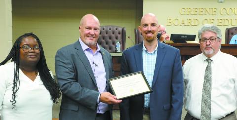 Superintendent Dr. Chris Houston (left-center) accepts the Award of Distinction for excellent Financial Reporting from GDAA Auditor Luke Edwards (center-right) with GCSS Chief Financial O_cer Dean Ware, (far right) and Nutrition Director Shanita Wright. CONTRIBUTED
