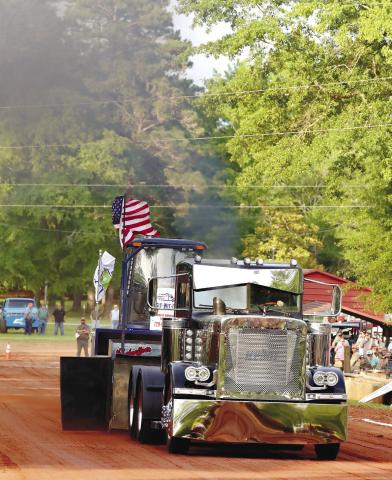 Roaring down the track was by Bruce Wilson from Florida in his massive semi for a demonstration race.