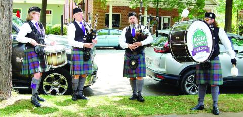 After the service, all in attendance are invited to stay and enjoy more glorious bagpipe music, as well as some flavorful fried chicken. (PHOTO/Contributed)