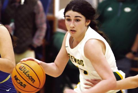 Gatewood junior Lauren Paxson is among Farley’s “go-to” players on the Lady Gators this season. IAN TOCHER/ Staff