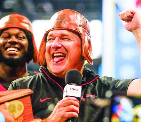 Georgia head coach Kirby Smart celebrates with his players following a 34-3 win over Clemson. (LANCE McCURLEY/Staff)
