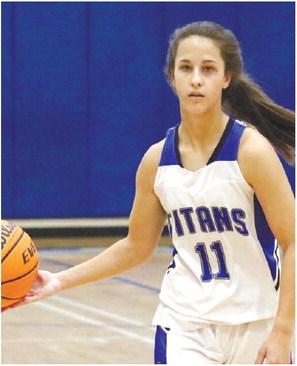 Senior Hannah Heinen (11) brings the ball up the court against a rival game against Greene County earlier this month. BRENDAN KOERNER/Staff