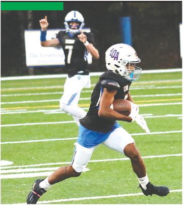 Freshman Kam Geter (6) receives a pass from Ike O’Neal (7) last Friday in the first half of the game against Jasper County. BRENDAN KOERNER/Staff