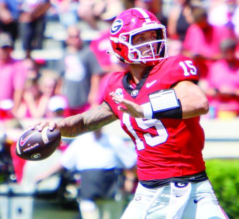 Georgia quarterback Carson Beck tied a program record by tossing five touchdowns against Tennessee Tech. (LANCE MCCURLEY/Staff)