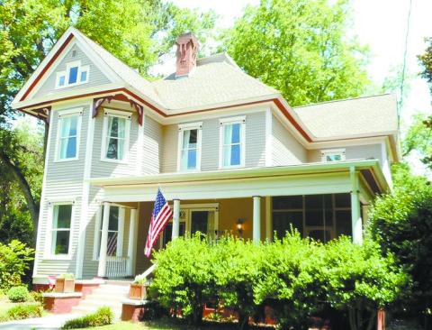 The Chitwoods live in a normally peaceful area in a historic home on East North Street in Greensboro. QPUBLIC.NET