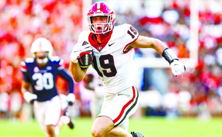 Georgia tight end Brock Bowers put the offense on his back against Auburn with 14 catches for 157 yards and a touchdown. COURTESY OF UGA ATHLETICS