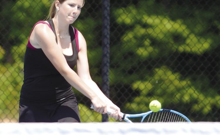 Titans’ No. 2 singles player Willa Kent uses her backhand to return a GMC Prep serve.
